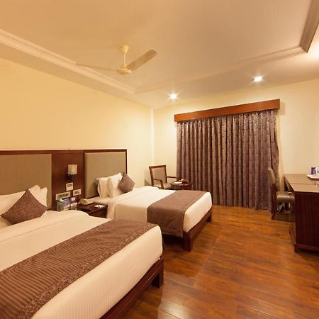 ฟอร์จูนซีเล็คแกรนด์ริดจ์ Hotel ตีรูปาติ ภายนอก รูปภาพ Deluxe Room