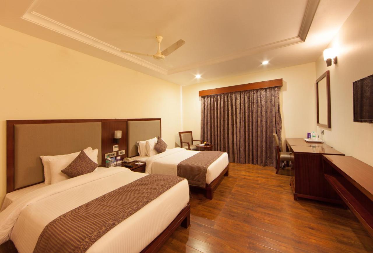 ฟอร์จูนซีเล็คแกรนด์ริดจ์ Hotel ตีรูปาติ ภายนอก รูปภาพ Deluxe Room