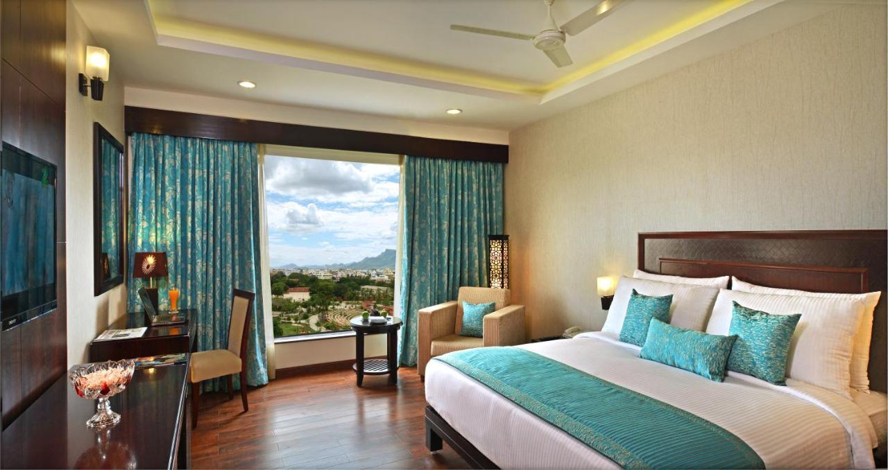 ฟอร์จูนซีเล็คแกรนด์ริดจ์ Hotel ตีรูปาติ ภายนอก รูปภาพ Deluxe Room