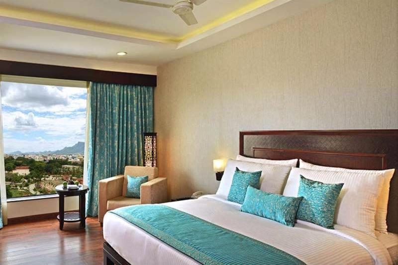 ฟอร์จูนซีเล็คแกรนด์ริดจ์ Hotel ตีรูปาติ ภายนอก รูปภาพ Deluxe Room