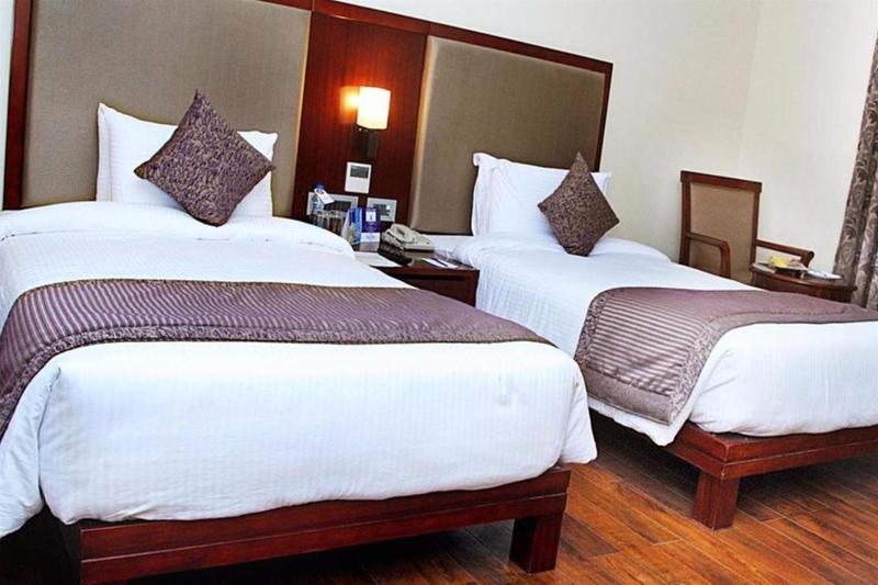 ฟอร์จูนซีเล็คแกรนด์ริดจ์ Hotel ตีรูปาติ ภายนอก รูปภาพ Deluxe Room