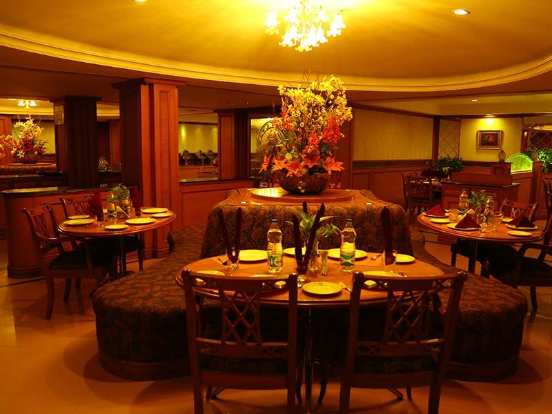 ฟอร์จูนซีเล็คแกรนด์ริดจ์ Hotel ตีรูปาติ ภายนอก รูปภาพ The interior of the restaurant