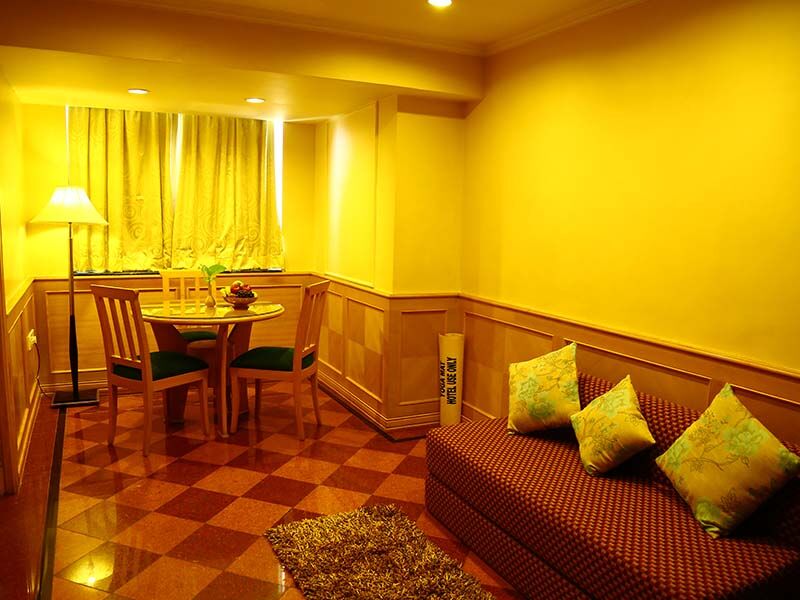 ฟอร์จูนซีเล็คแกรนด์ริดจ์ Hotel ตีรูปาติ ภายนอก รูปภาพ A suite at the hotel