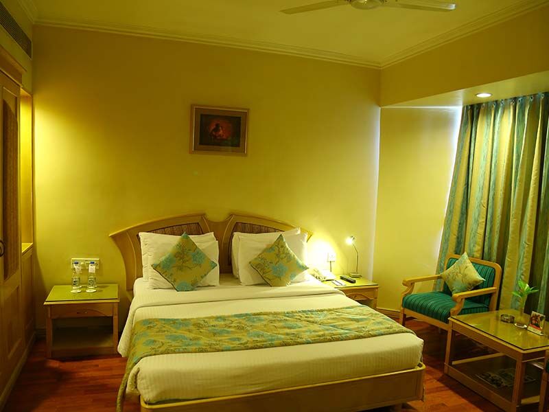 ฟอร์จูนซีเล็คแกรนด์ริดจ์ Hotel ตีรูปาติ ภายนอก รูปภาพ A room at the hotel