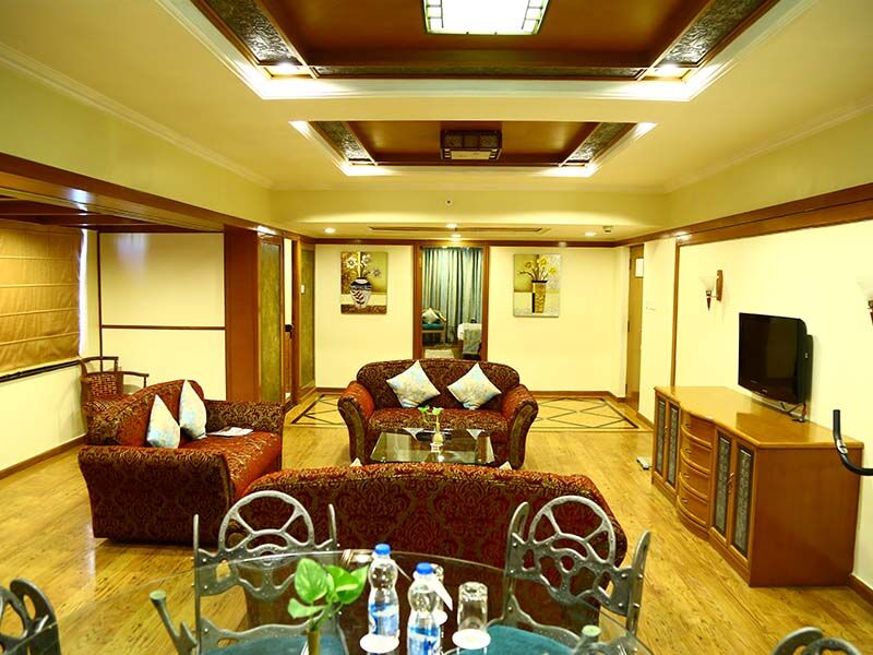 ฟอร์จูนซีเล็คแกรนด์ริดจ์ Hotel ตีรูปาติ ภายนอก รูปภาพ Suite room